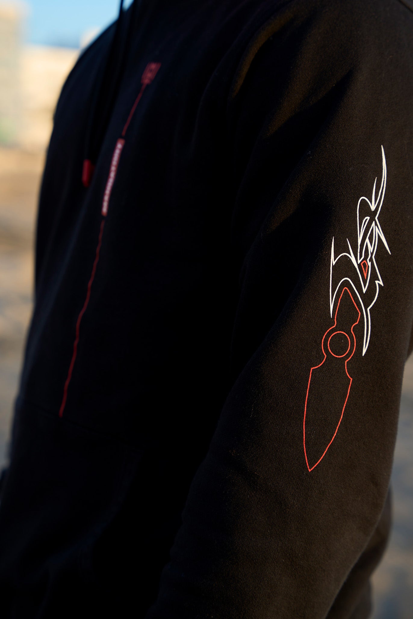 Hoodie Mandatory Noir & Rouge